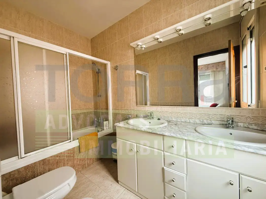 Casa pareada con terraza en venta en Carrer de Josep Tarradellas, imagen 29