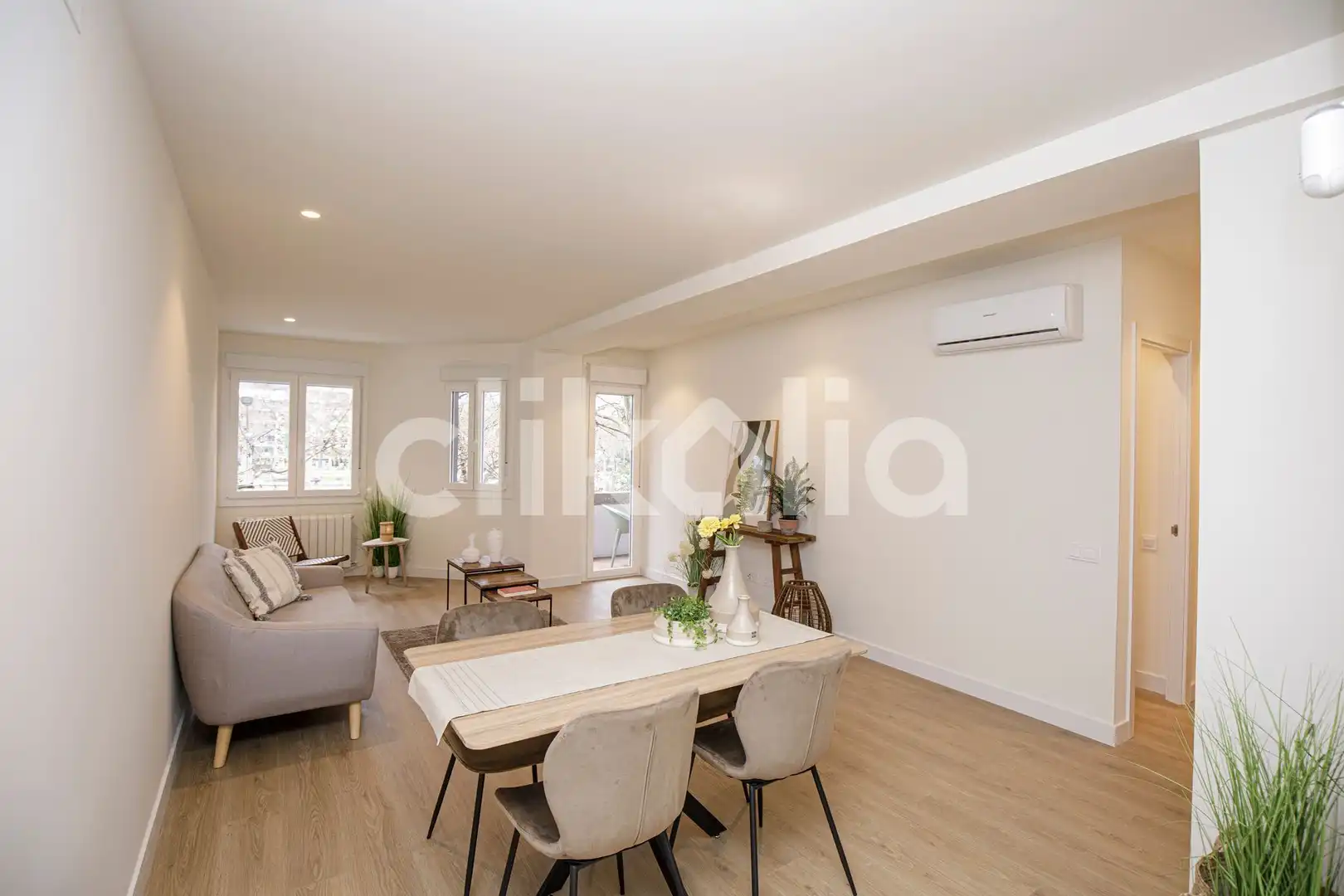Wohnzimmer von Wohnung zum Verkauf in  Barcelona Capital mit Klimaanlage, Heizung und Terrasse