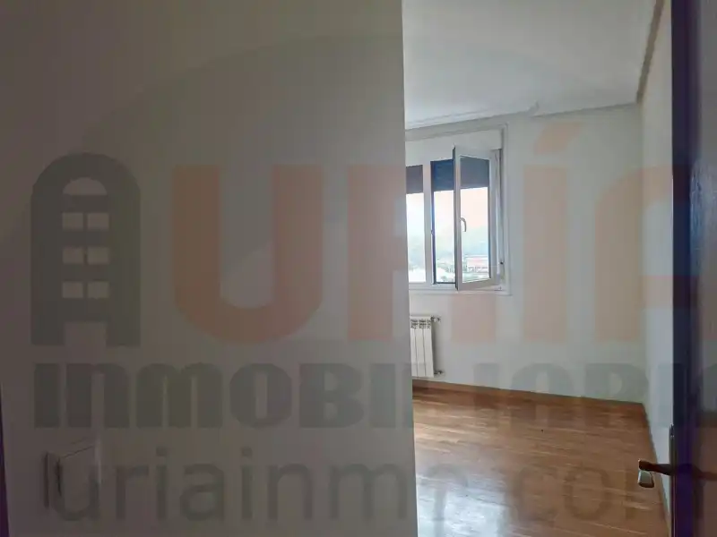 Dormitori de Pis en venda en Siero amb Calefacció i Parquet