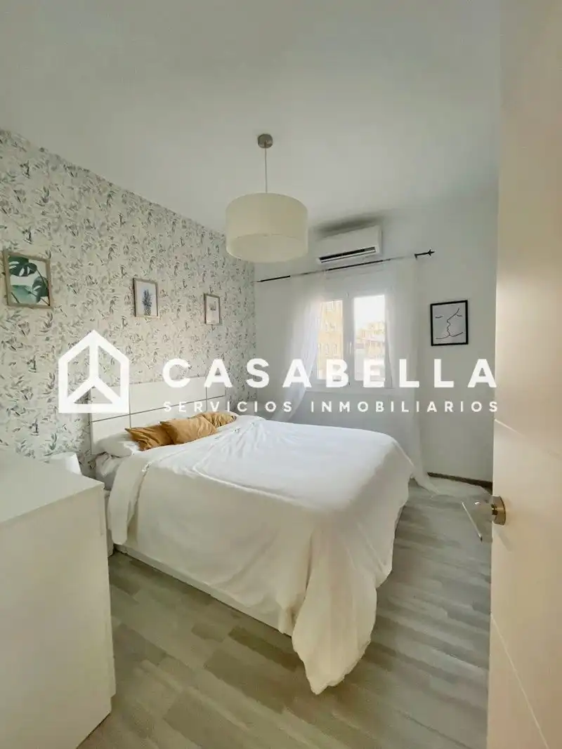 Bedroom of Flat for sale in Valencia  with Air Conditioner, Heating and Terrace
