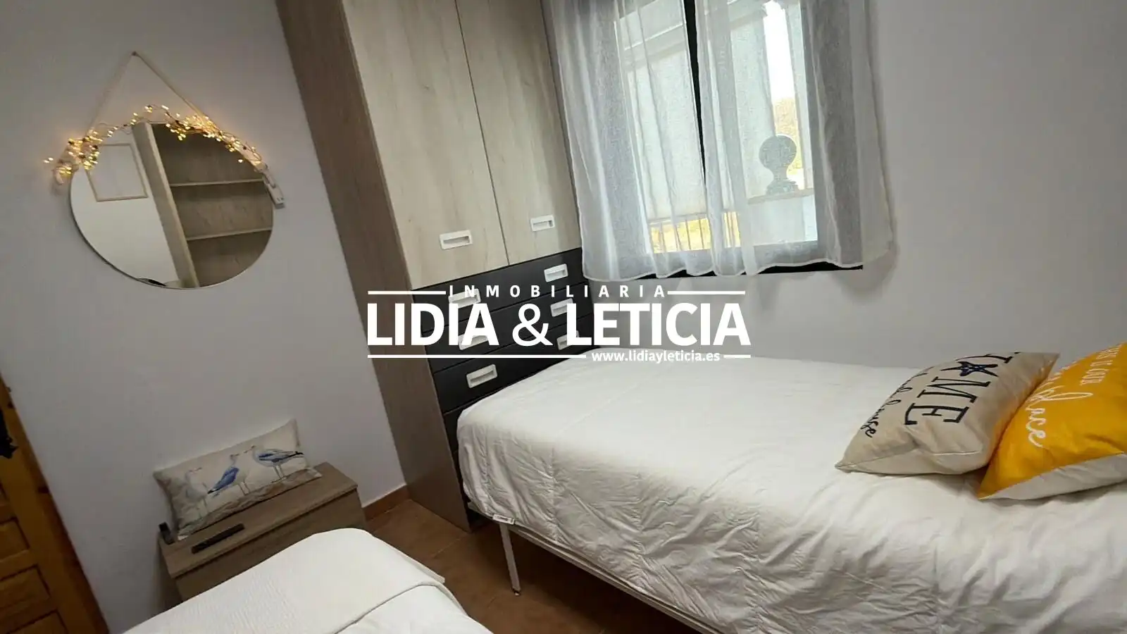 Schlafzimmer von Dachboden zum Verkauf in Zahara de los Atunes mit Privatgarten, Terrasse und Abstellraum