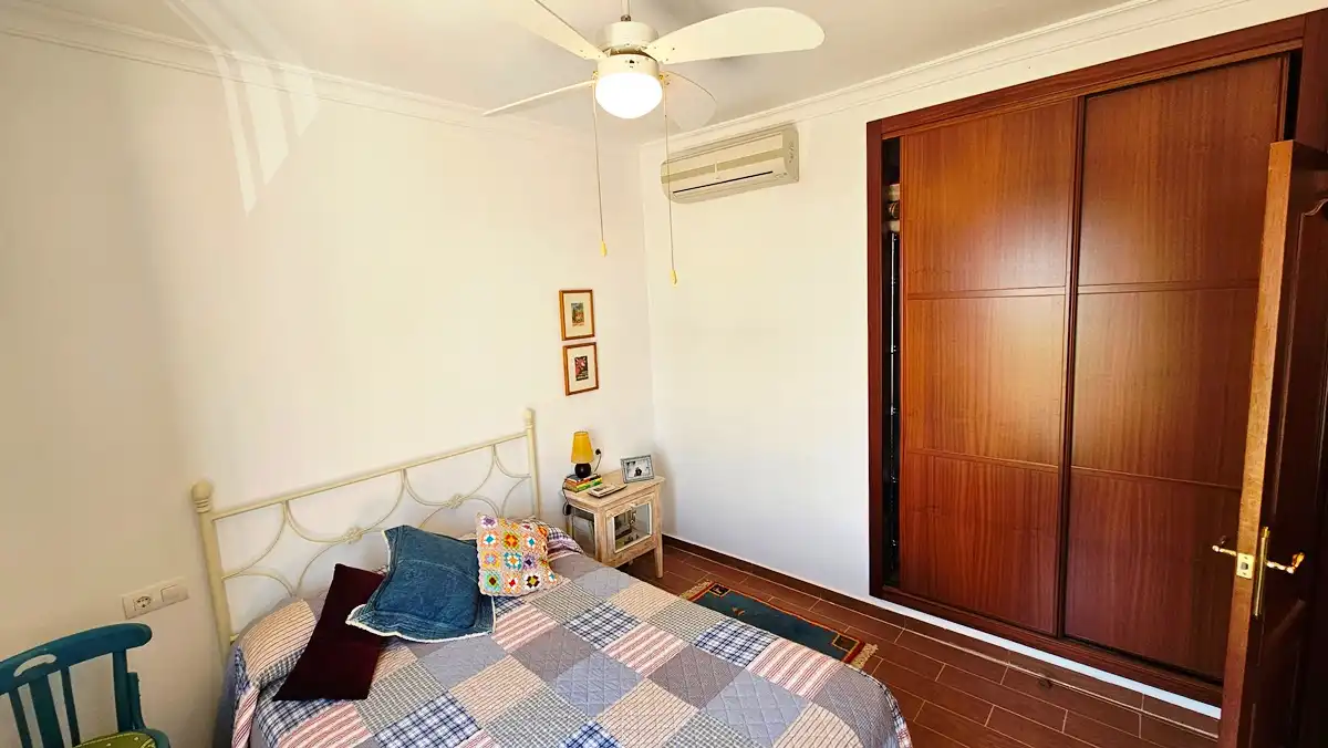 Habitación de Casa adosada en venta en Aroche con Aire acondicionado, Jardín privado y Amueblado