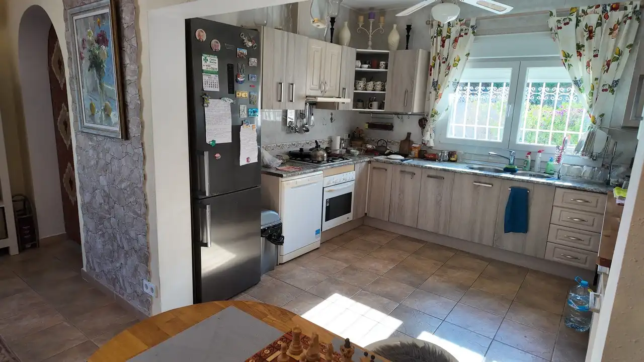 Cocina de Casa o chalet en venta en L'Alfàs del Pi con Aire acondicionado, Calefacción y Jardín privado