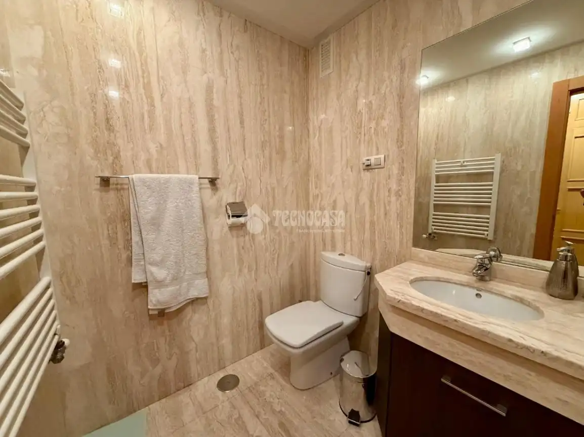 Badezimmer von Wohnung zum Verkauf in León Capital  mit Klimaanlage und Heizung