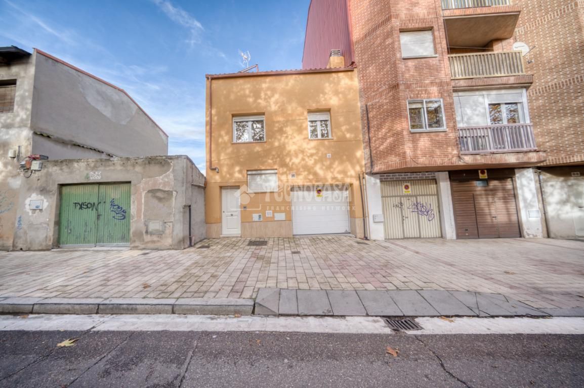Vista exterior de Casa o xalet en venda en Valladolid Capital amb Aire condicionat i Terrassa