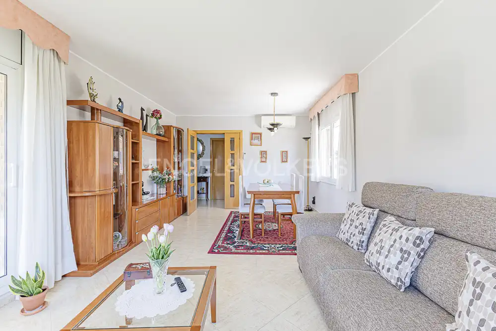 Sala d'estar de Casa o xalet en venda en La Torre de Claramunt amb Aire condicionat, Calefacció i Jardí privat