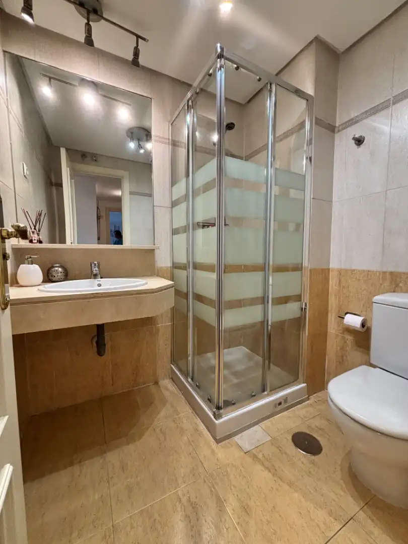 Badezimmer von Wohnung zum Verkauf in Majadahonda mit Klimaanlage, Heizung und Privatgarten
