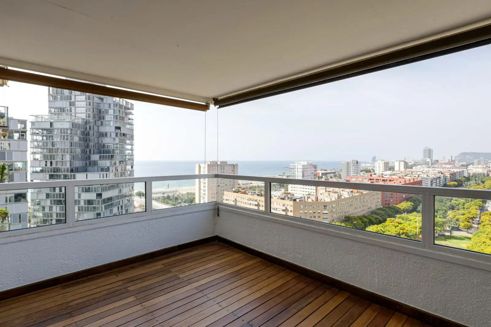 Terrasse von Wohnungen zum Verkauf in Barcelona mit Klimaanlage, Heizung und Parkett