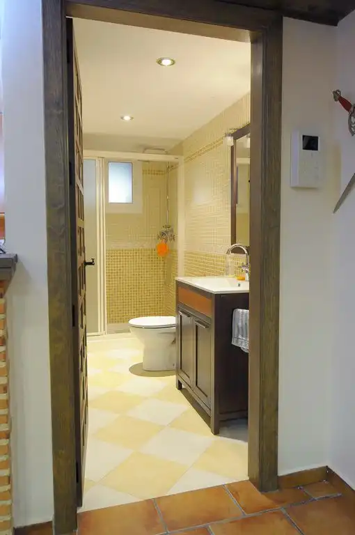 Badezimmer von Haus oder Chalet zum Verkauf in Valdepeñas mit Klimaanlage, Heizung und Privatgarten
