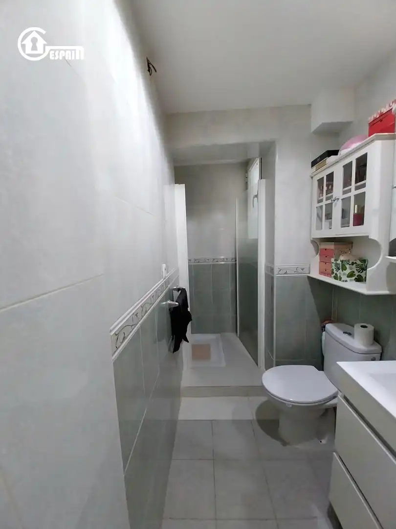 Bathroom of Flat for sale in Madrid  with Air Conditioner, Heating and Terrace