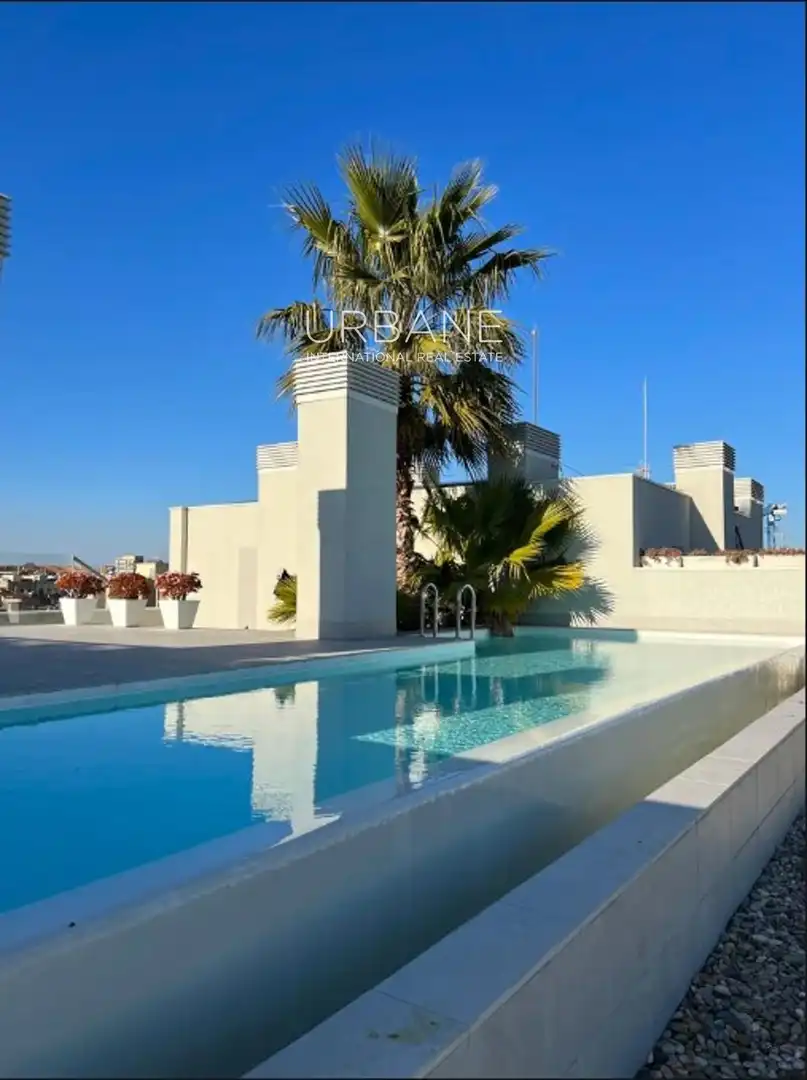 Swimming pool of Flat for sale in Barcelona  with Air Conditioner, Heating and Terrace