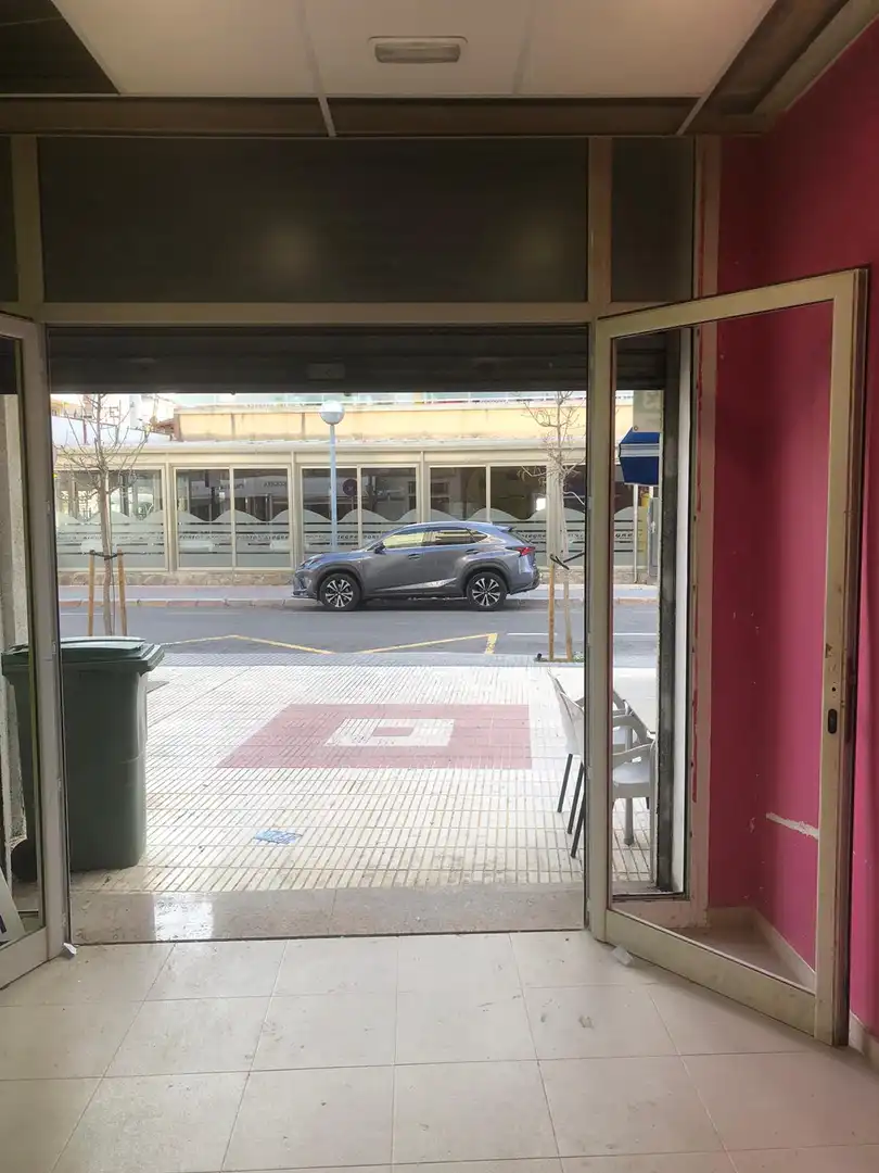 Business premises for sale in Carrer d'Alfredo Kraus 26, imagen 3