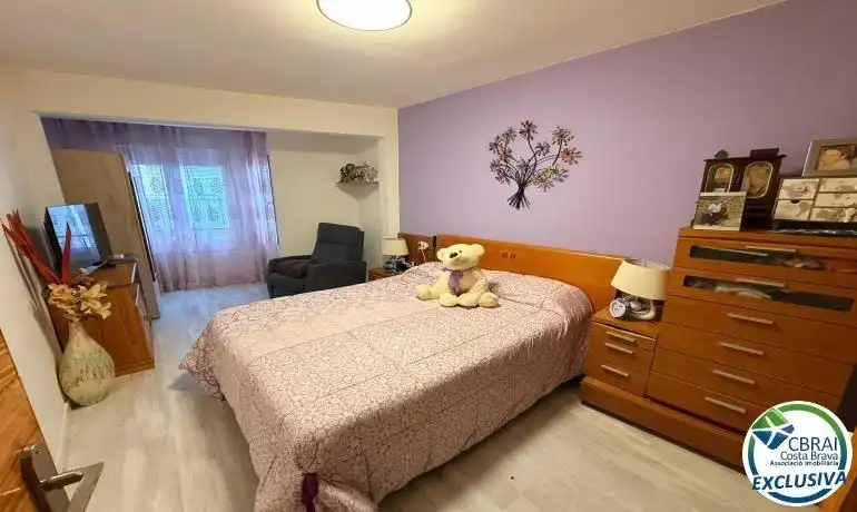 Dormitori de Apartament en venda en Roses amb Aire condicionat, Calefacció i Jardí privat