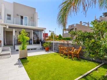 Casa amb piscina en venda a Avenida Asoc Victimas Terrorismo 1