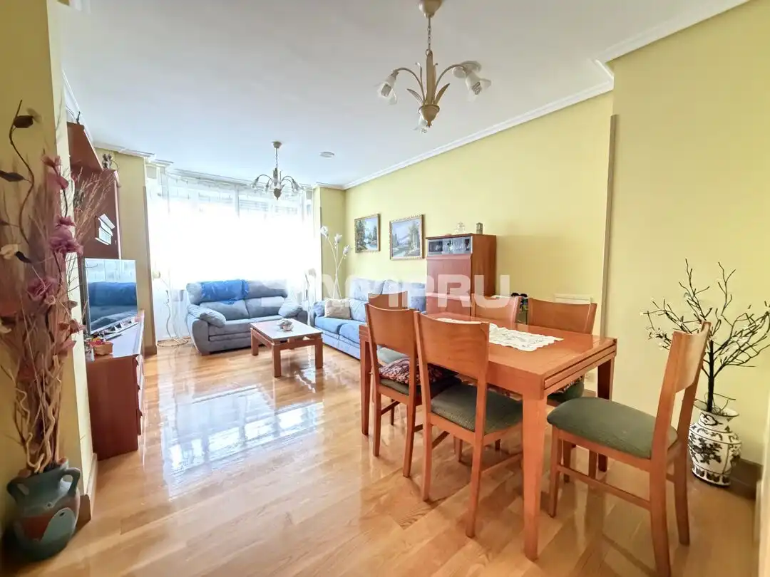 Wohnzimmer von Wohnung zum Verkauf in Aramaio mit Heizung, Abstellraum und Balkon