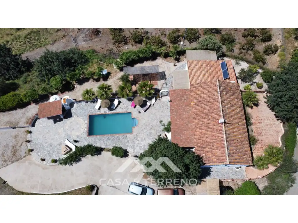 Vista exterior de Casa o xalet en venda en Vélez-Málaga amb Aire condicionat, Jardí privat i Terrassa