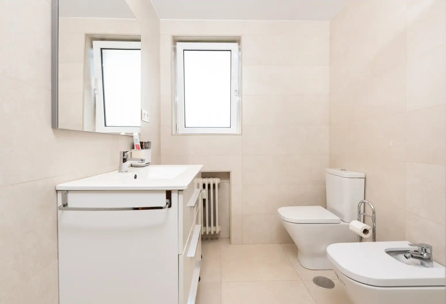 Bathroom of Flat for rent in Oviedo   with Heating, Parquet flooring and Terrace