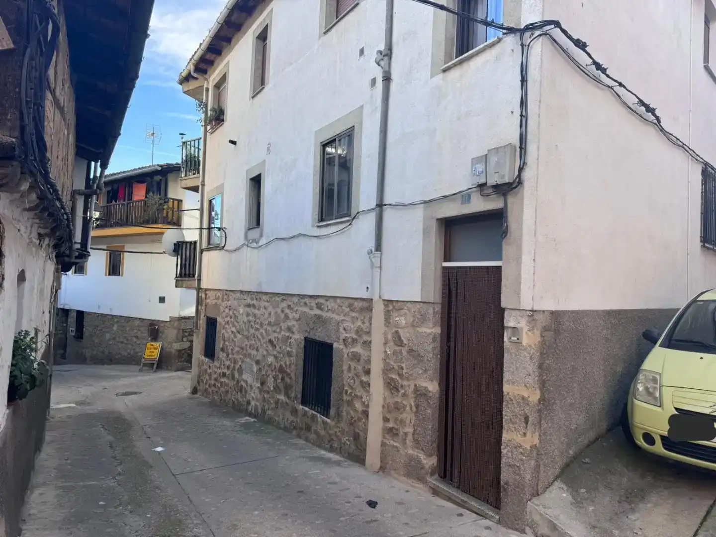 Vista exterior de Pis en venda en Garganta la Olla amb Traster, Moblat i Balcó
