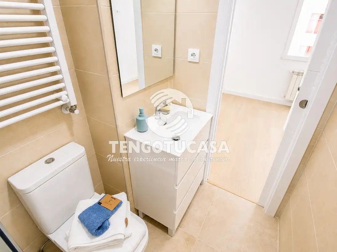 Badezimmer von Wohnung zum Verkauf in Madrid mit Klimaanlage, Möbliert und Ofen