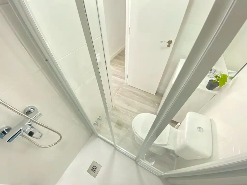 Room in Calle Encarnación Oviol, 43, Los Rosales