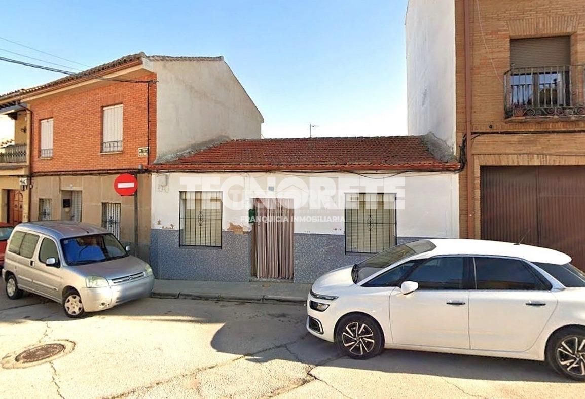 Vista exterior de Casa adosada en venda en Consuegra amb Aire condicionat