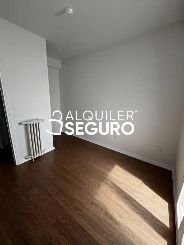 Dormitori de Pis de lloguer en Madrid amb Calefacció i Terrassa