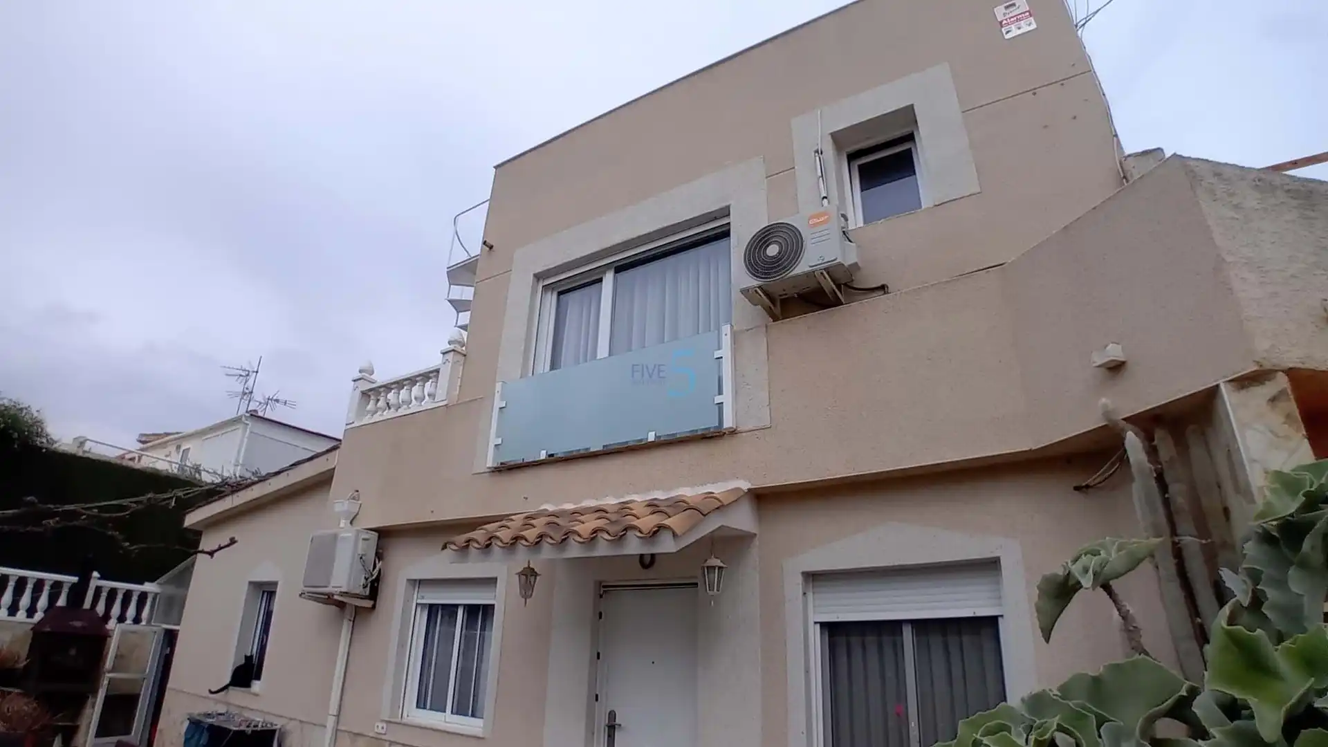 Vista exterior de Casa adosada en venda en Orihuela amb Aire condicionat, Calefacció i Terrassa