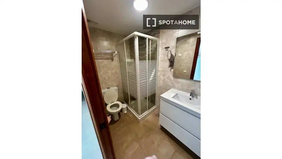 Baño de Piso de alquiler en Alicante / Alacant con Aire acondicionado, Calefacción y Amueblado
