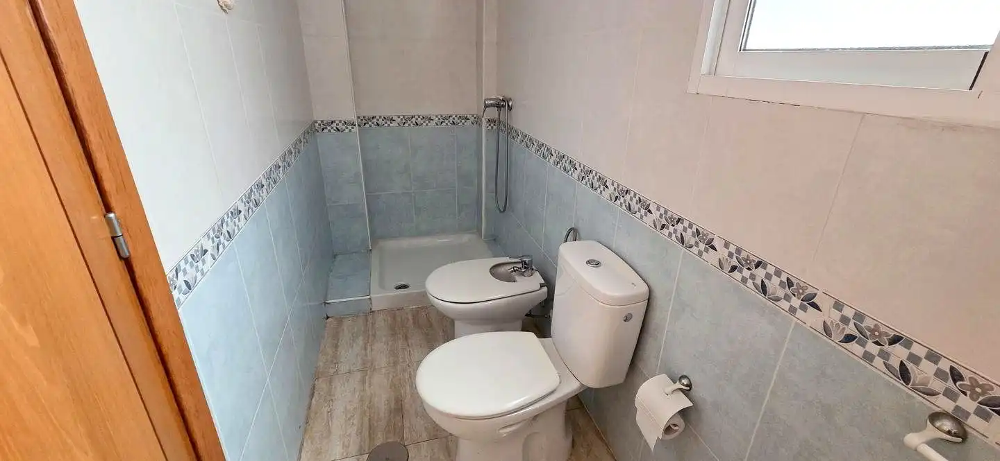Baño de Piso en venta en Almoradí con Balcón y Piscina comunitaria