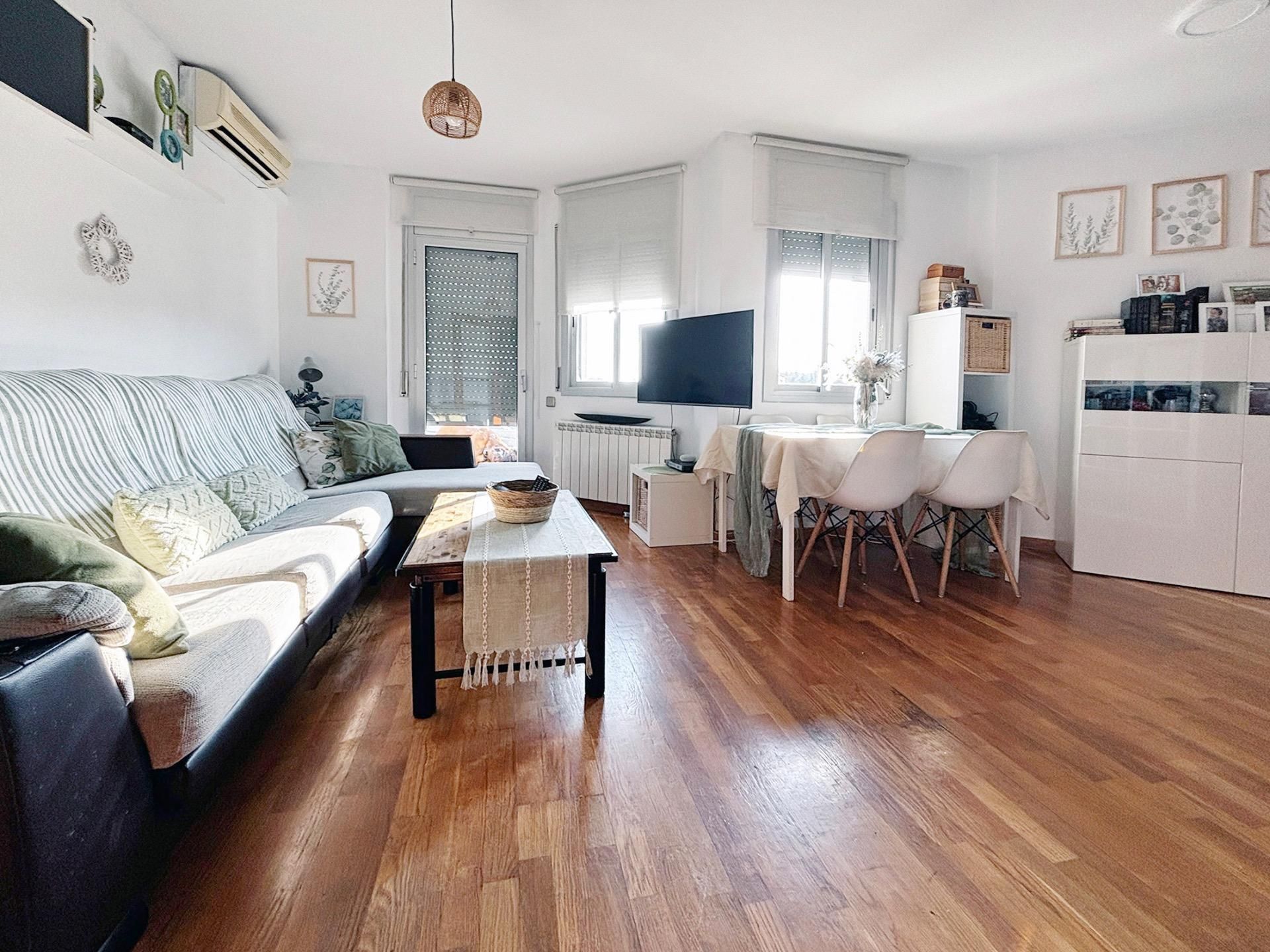 Sala d'estar de Dúplex en venda en Terrassa amb Aire condicionat, Calefacció i Parquet