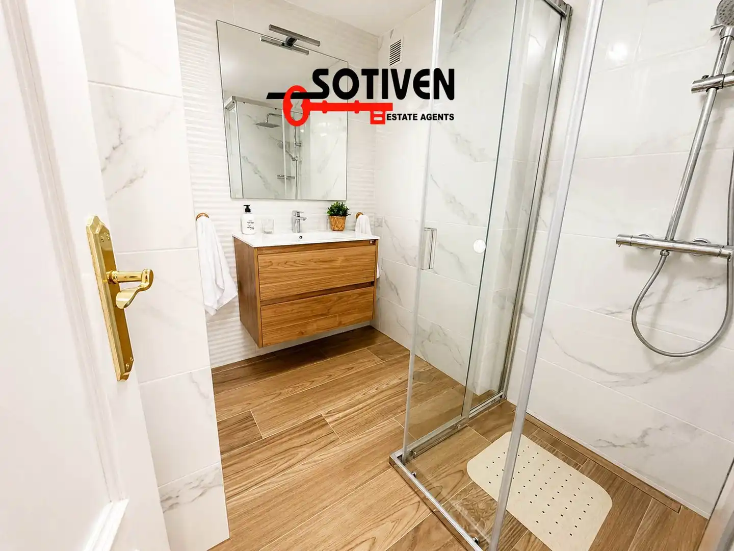 Bathroom of Study for rent in Arona  with Terrace, Balcony and Community pool