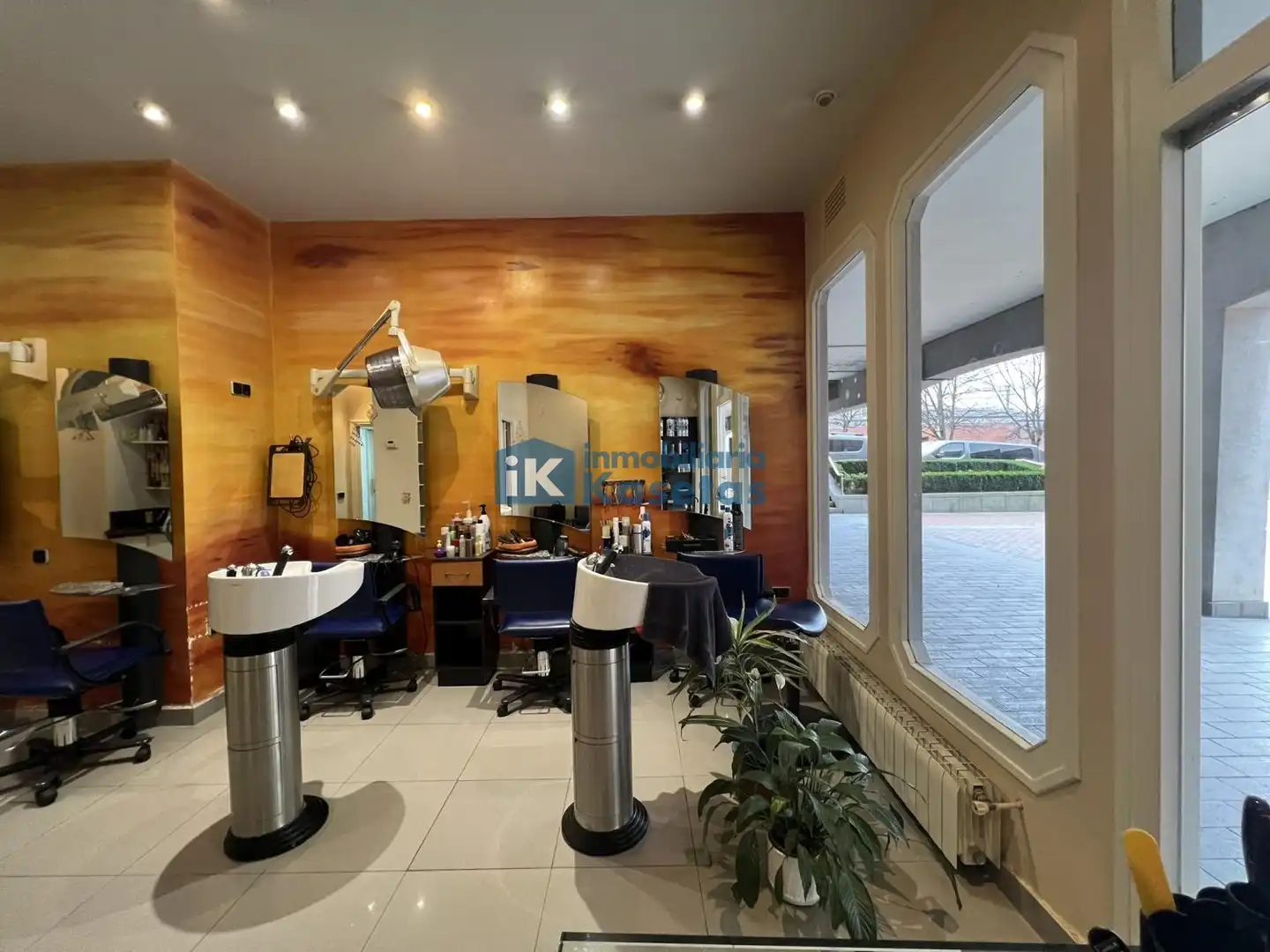 Business premises for sale in Centro - Ariz - Uribarri, imagen 2