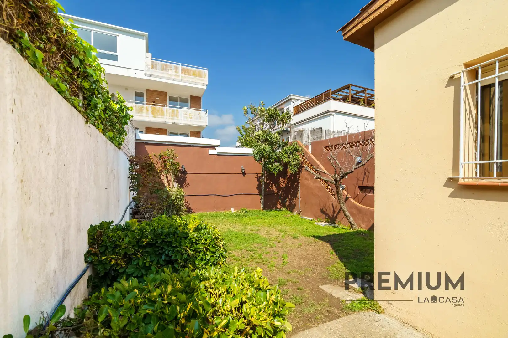 Exterior view of Houses for sale in Castelldefels  with Terrace and Balcony