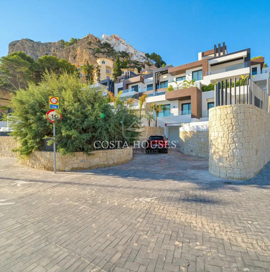 Vista exterior de Planta baja en venta en Benidorm con Aire acondicionado, Jardín privado y Terraza