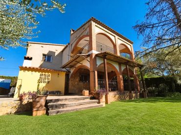 Villa con balcone in vendita a Calle de los Pinos
