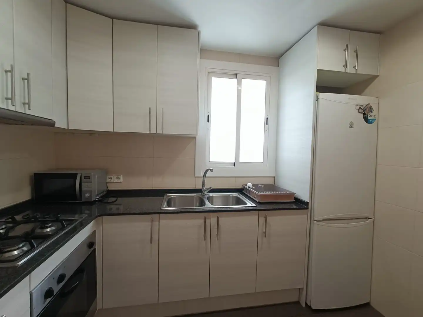 Cocina de Piso en venta en L'Hospitalet de Llobregat con Amueblado y Balcón