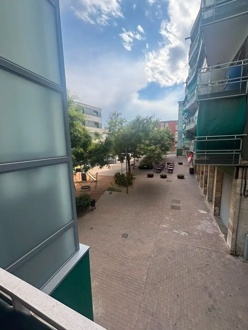 Vista exterior de Piso en venta en Martorell con Parquet, Terraza y Horno