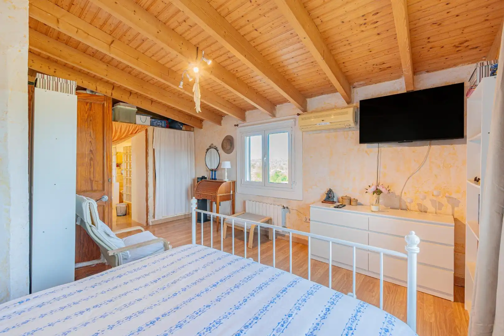 Schlafzimmer von Country house zum Verkauf in Sineu mit Klimaanlage, Heizung und Privatgarten