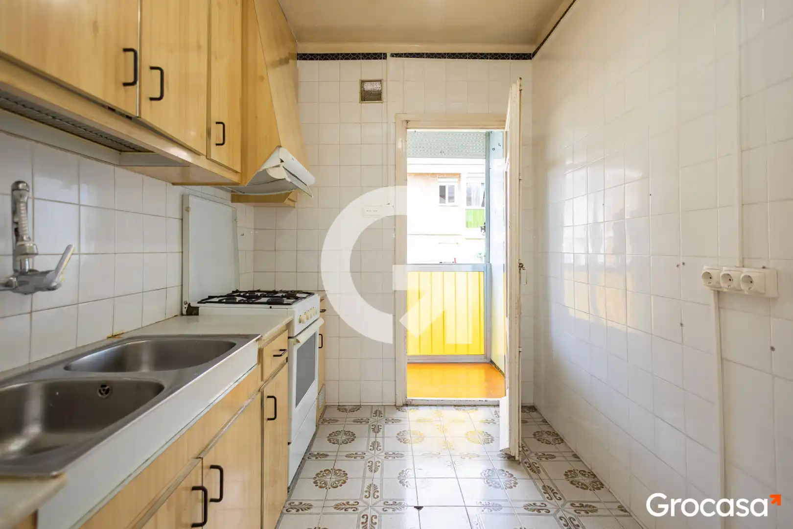 Cuina de Pis en venda en Cornellà de Llobregat amb Aire condicionat i Forn