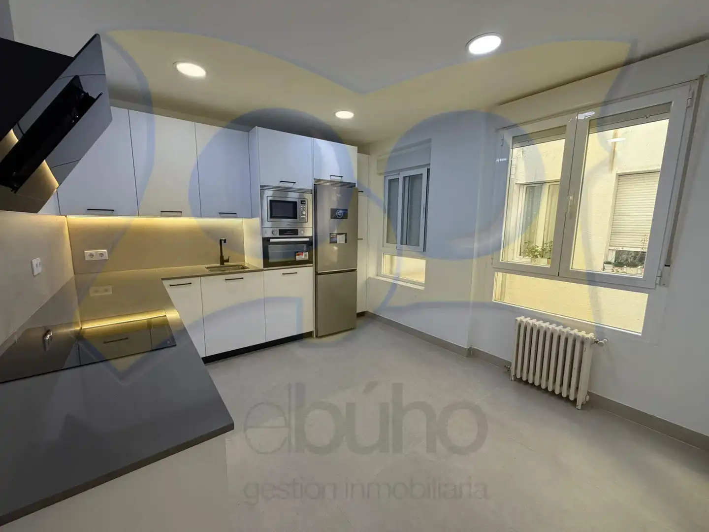 Cocina de Piso de alquiler en Salamanca con Calefacción, Parquet y Horno