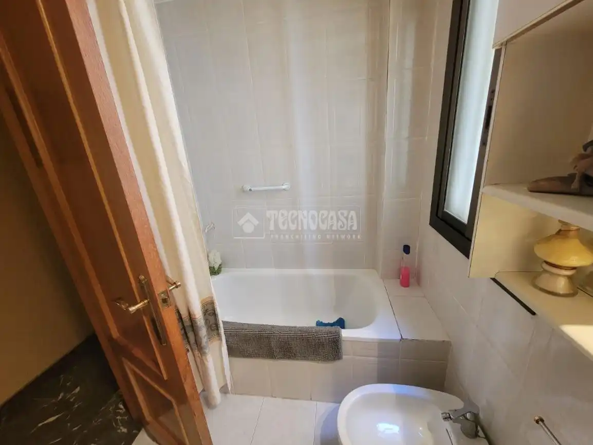 Bathroom of Flat for sale in Zaragoza