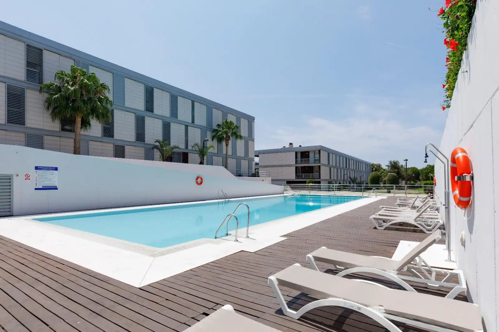 Schwimmbecken von Dachboden zum Verkauf in Manilva mit Klimaanlage, Heizung und Terrasse