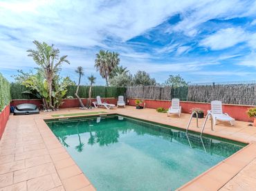 Chalet con balcón en venta en Urbanització Riomar III-B