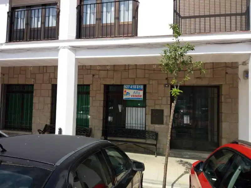 Local comercial en venda a Malpartida de Plasencia, imagen 2
