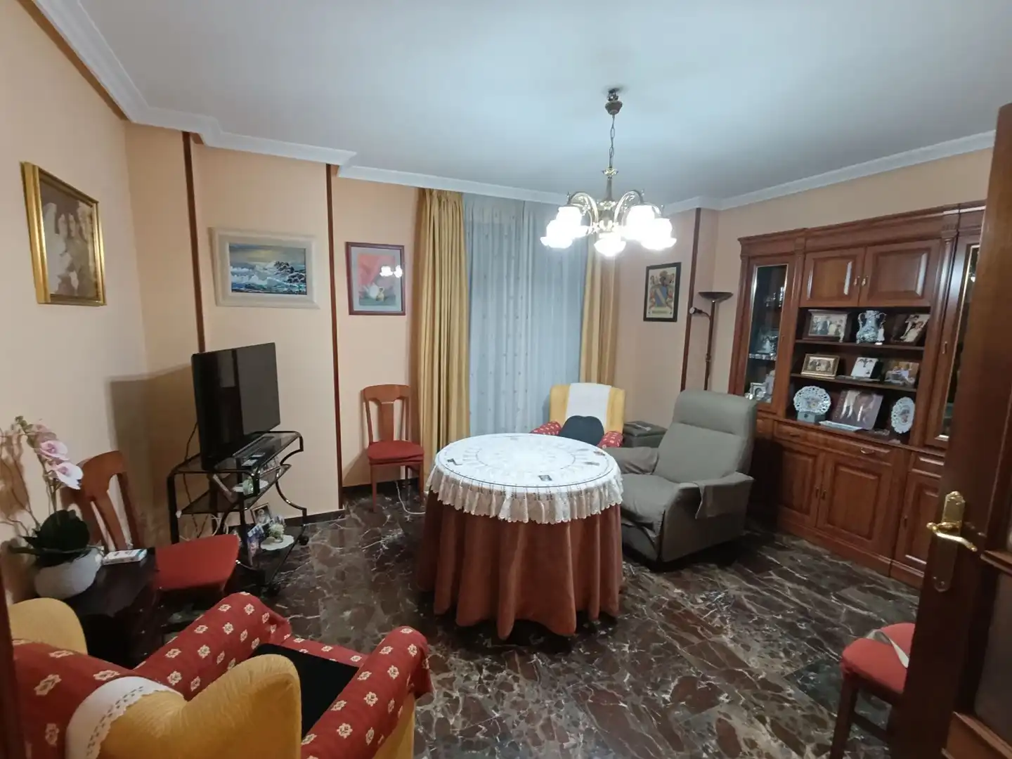 Living room of Flat for sale in Linares  with Air Conditioner, Heating and Storage room