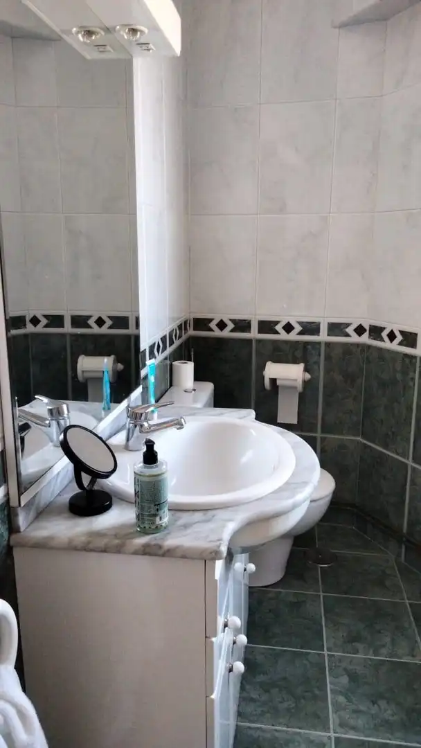 Baño de Piso de alquiler en Torrelavega  con Amueblado