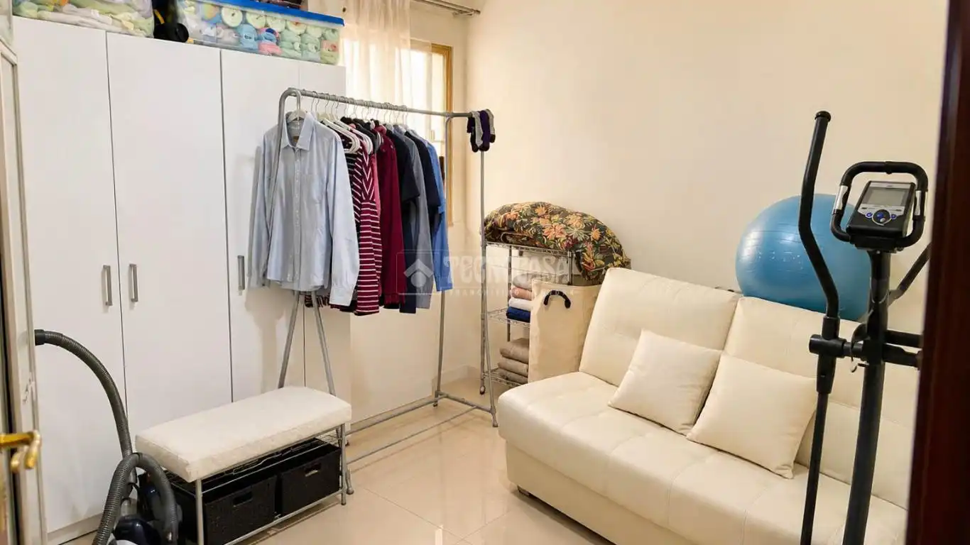 Habitación de Piso en venta en Ingenio con Amueblado