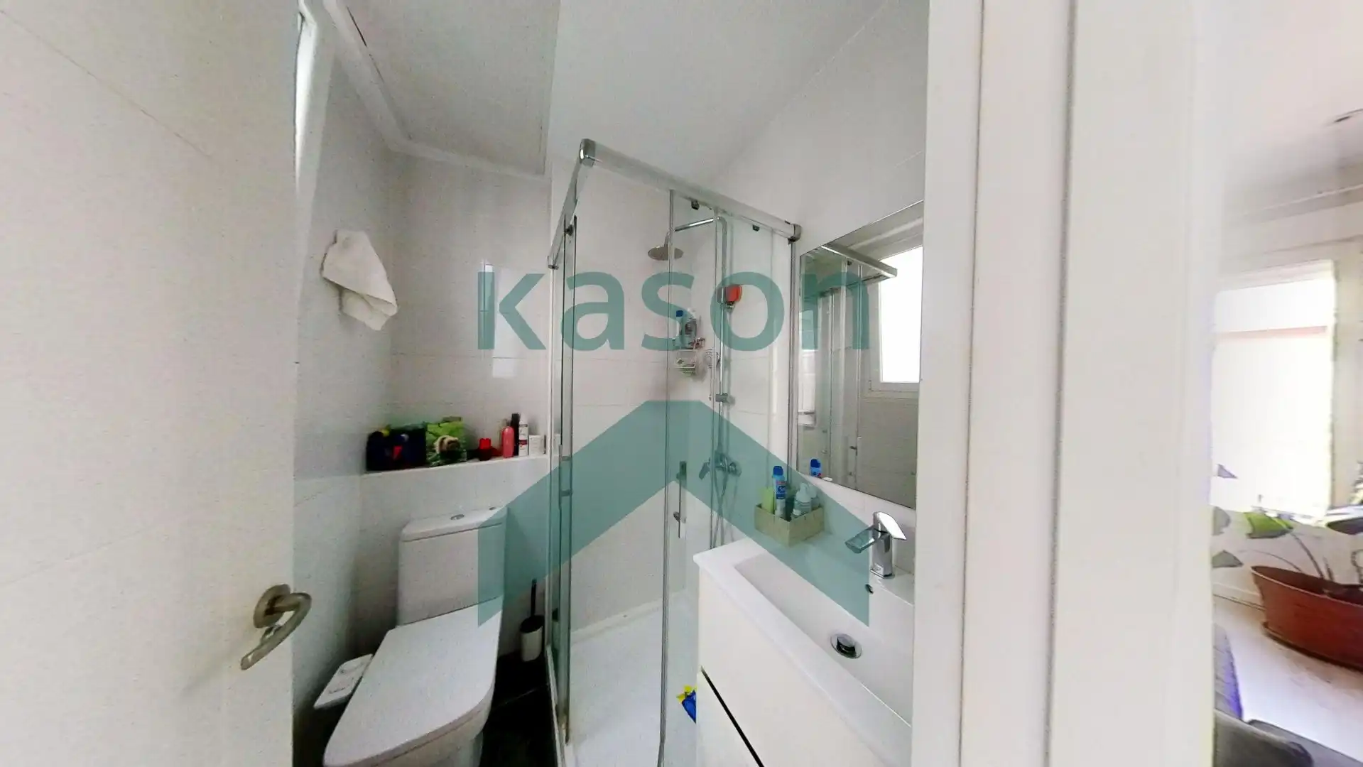 Badezimmer von Wohnung zum Verkauf in Madrid mit Klimaanlage und Heizung