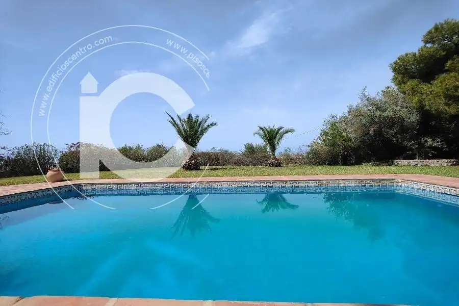 Chalet con piscina en venta en marina del este, imagen 3