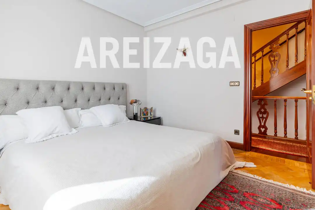 Dormitori de Casa o xalet en venda en Donostia - San Sebastián  amb Aire condicionat, Calefacció i Terrassa